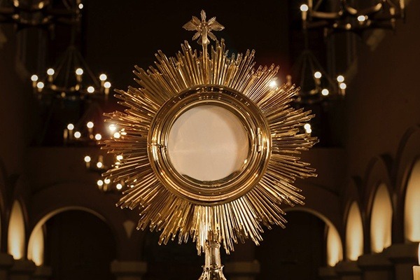 Adorazione eucaristica vocazionale - Arcidiocesi di Otranto Adorazione eucaristica vocazionale - Arcidiocesi di Otranto