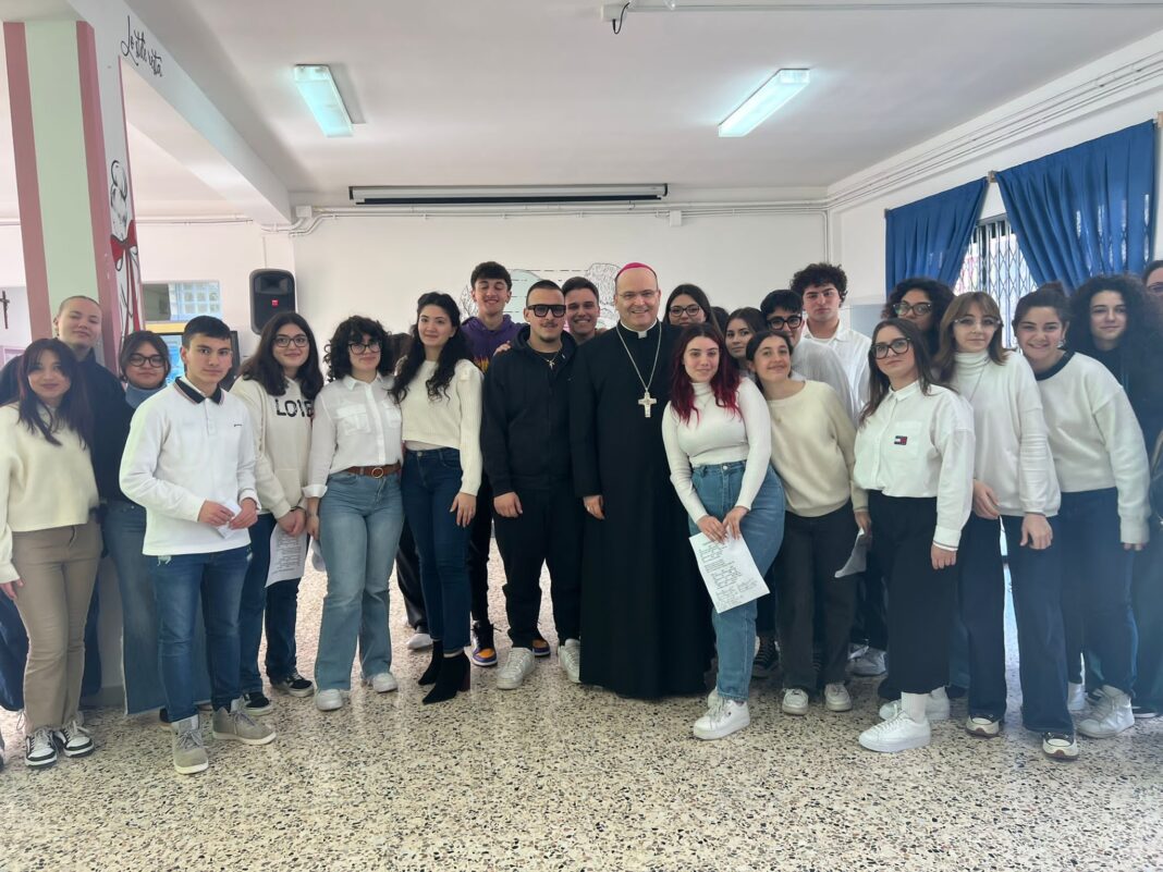 il messaggio di auguri di S.E.R. Mons. Sabino Iannuzzi al il messaggio di auguri di S.E.R. Mons. Sabino Iannuzzi al mondo della scuola – Diocesi di Castellaneta
