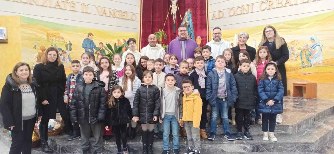Oggi, i bambini e le bambine  del primo e del secondo anno di catechesi della pa