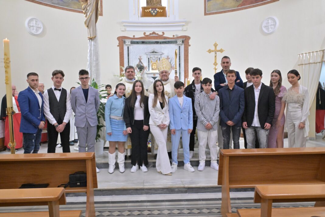 Mons. Vescovo celebra le Cresime nella Parrocchia di S. Giacomo Mons. Vescovo celebra le Cresime nella Parrocchia di S. Giacomo a Lucera