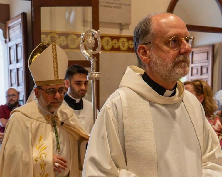 Mons. Neri e la comunità diocesana a Molfetta Mons. Neri e la comunità diocesana a Molfetta