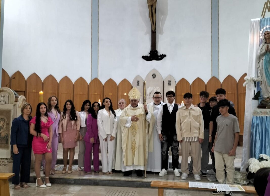 Mons. Vescovo celebra le Cresime nella parrocchia di S. Maria della Spiga