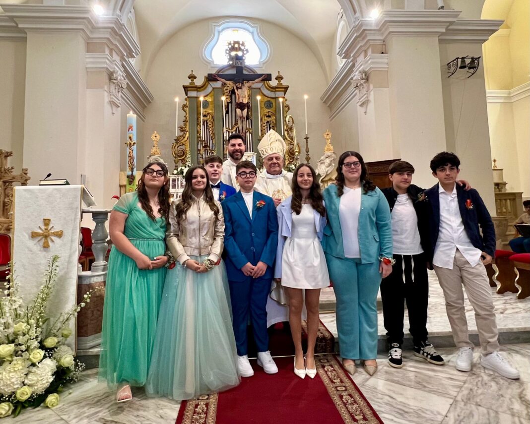 Mons. Vescovo celebra le Cresime a Orsara di Puglia Mons. Vescovo celebra le Cresime a Orsara di Puglia