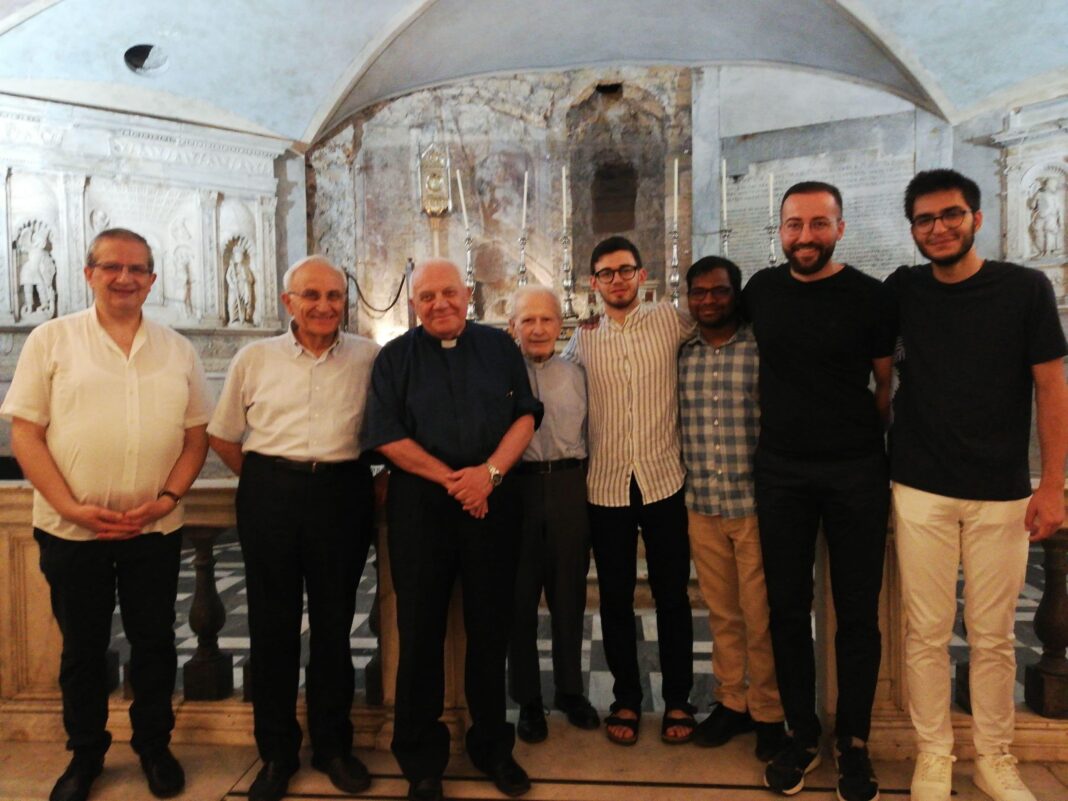 Mons. Vescovo in visita al complesso basilicale paleocristiano di Cimitile
