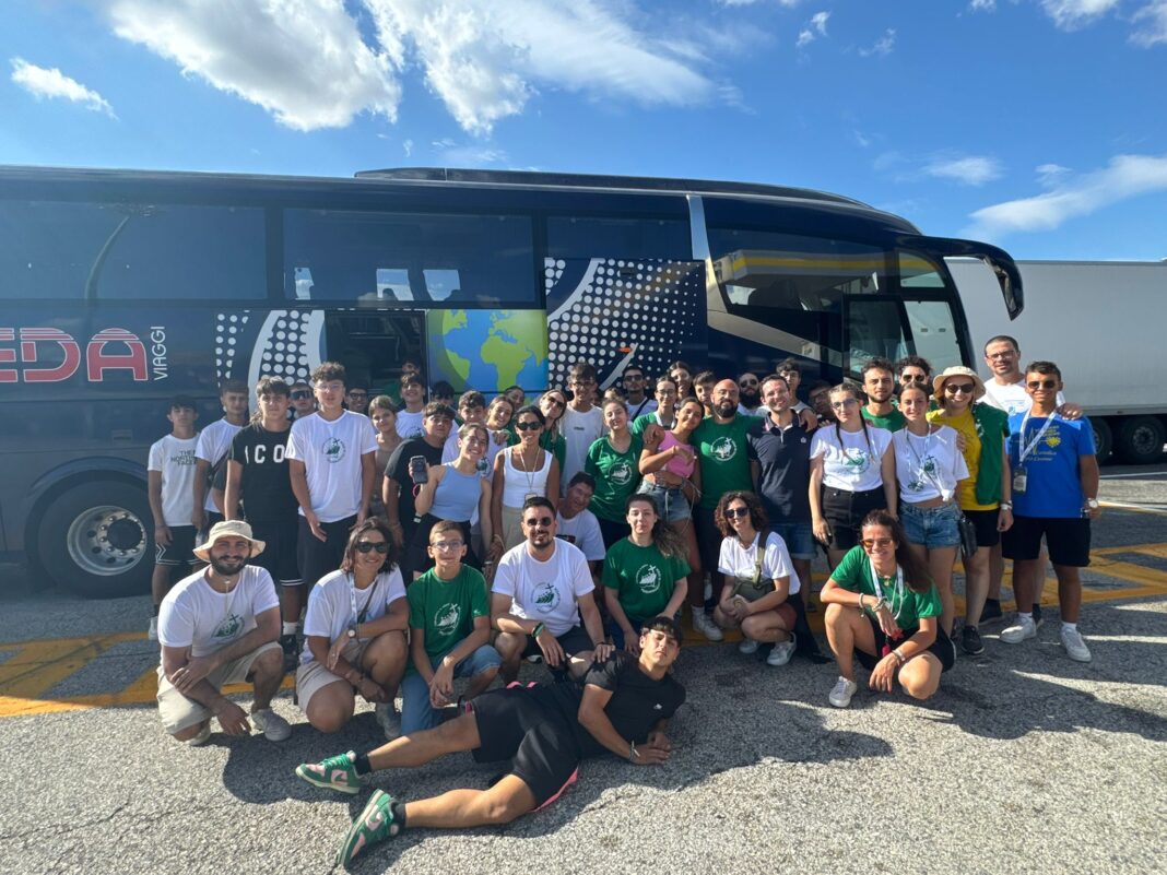 Giubileo dei giovani. Il ritorno dei pellegrini di Nardò-Gallipoli carico Giubileo dei giovani. Il ritorno dei pellegrini di Nardò-Gallipoli carico di entusiasmo e gioia