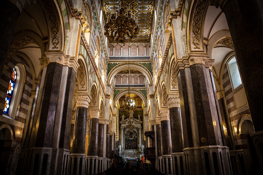 La Cattedrale di Altamura "A Porte Aperte": un viaggio nella La Cattedrale di Altamura "A Porte Aperte": un viaggio nella storia tra arte e fede