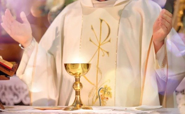 Rivolgiamo gli auguri più sinceri a Don Salvatore, Don Giuseppe Rivolgiamo gli auguri più sinceri a Don Salvatore, Don Giuseppe e Mons. Pietro