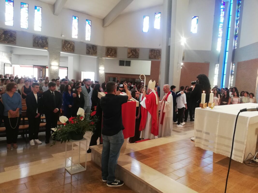 Mons. Vescovo celebra le Cresime nella parrocchia di S. Secondino