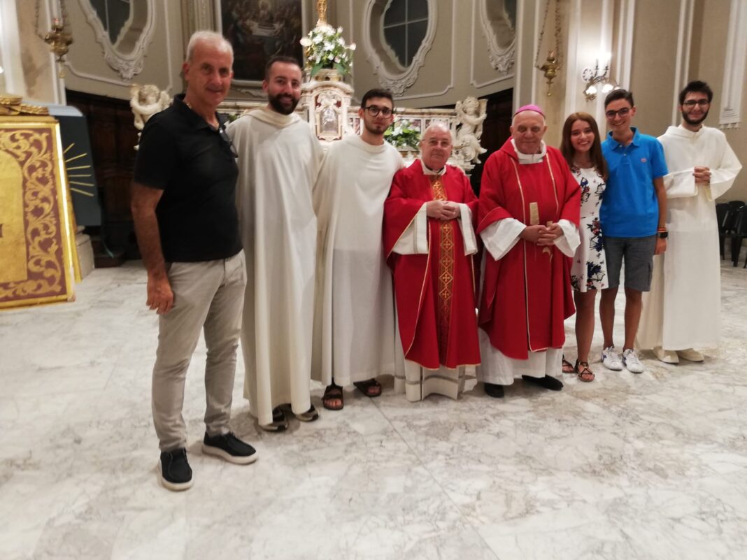 Mons. Vescovo celebra nella parrocchia di S. Nicola a San Mons. Vescovo celebra nella parrocchia di S. Nicola a San Severo