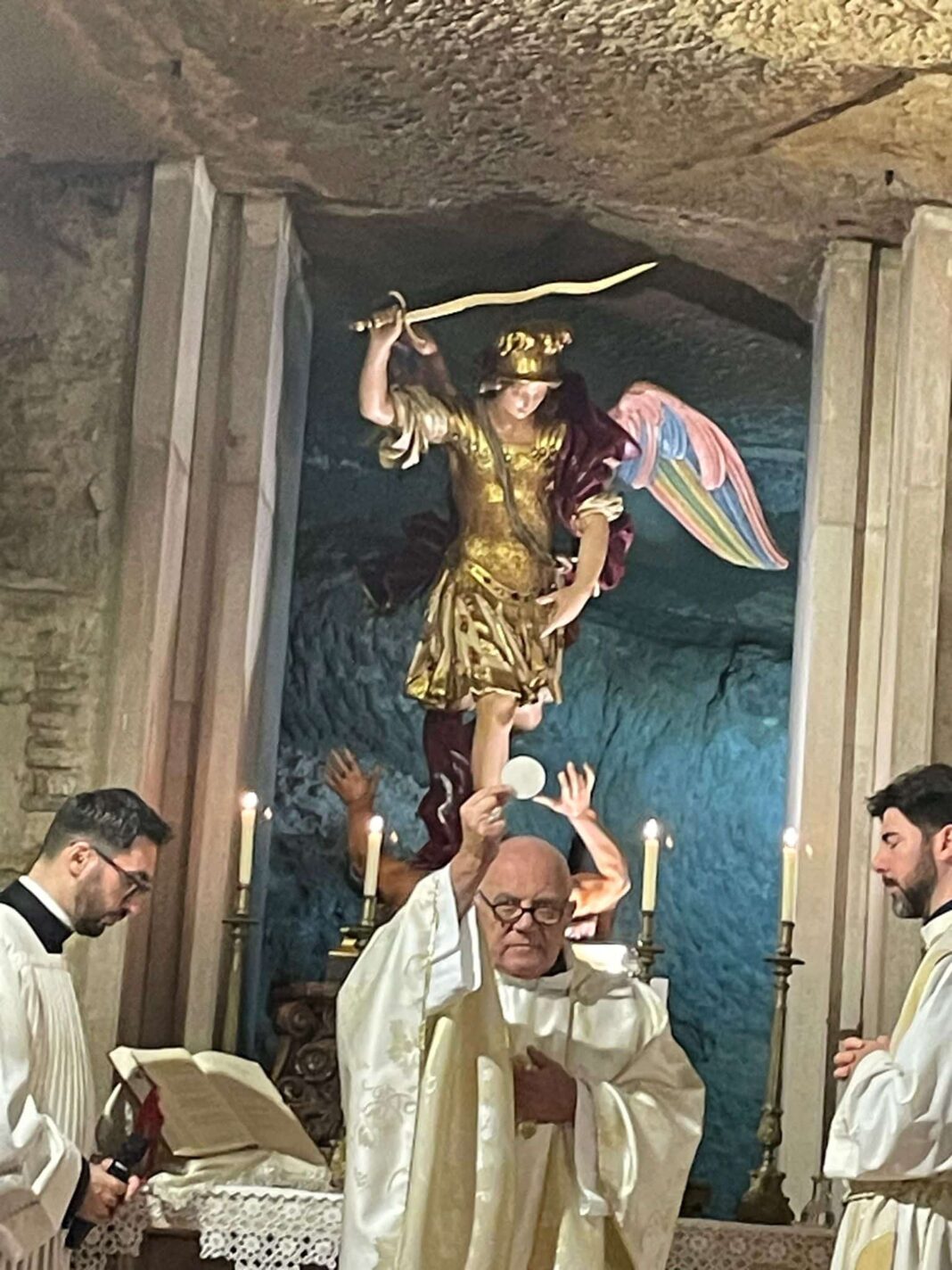 Mons. Vescovo celebra ad Orsara di Puglia
