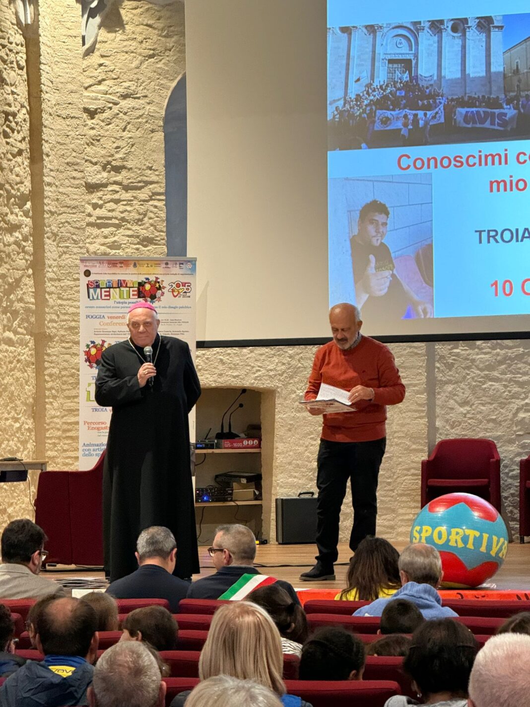 Sportiva...mente: Mons. Vescovo a Troia