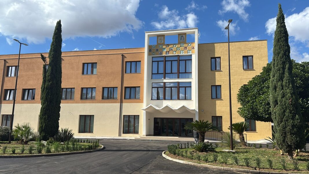 Riapre, dopo i lavori, il Seminario diocesano "San Filippo Neri" Riapre, dopo i lavori, il Seminario diocesano "San Filippo Neri"