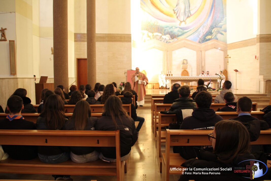 Omelia di Mons. Sabino Iannuzzi durante la Santa Messa per il Ritiro di Avvento dei giovani – Diocesi di Castellaneta