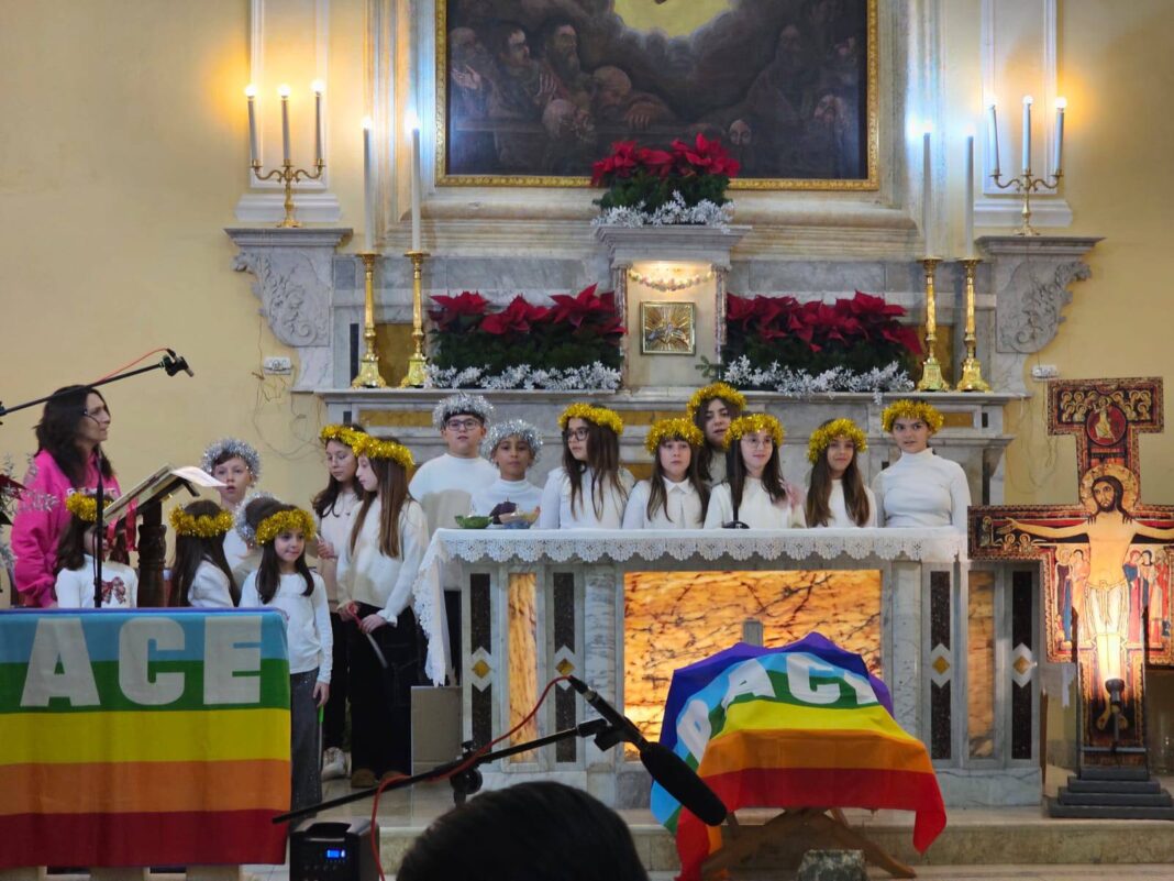 In questa notte speciale delle lucine sono scese qui sulla terra per portare gio