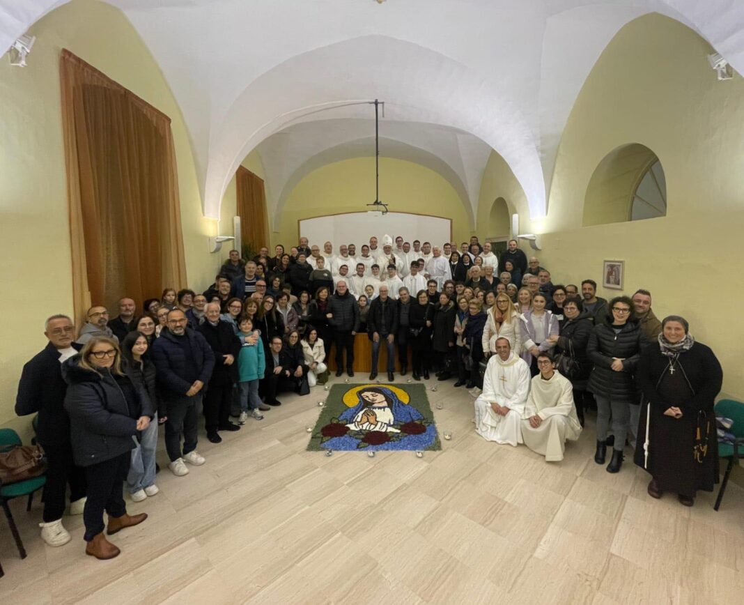 La Comunità del Seminario in preghiera in preparazione alla Festa La Comunità del Seminario in preghiera in preparazione alla Festa dell'Immacolata