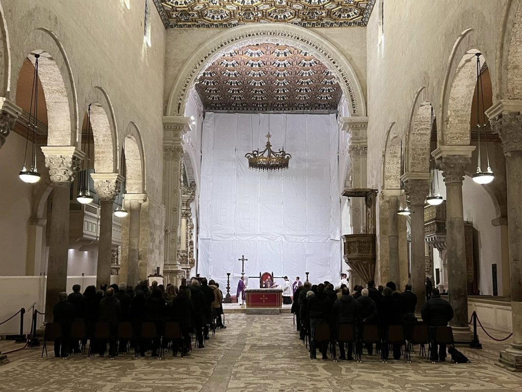 Mercoledì delle Ceneri nella Basilica Cattedrale di Otranto Mercoledì delle Ceneri nella Basilica Cattedrale di Otranto