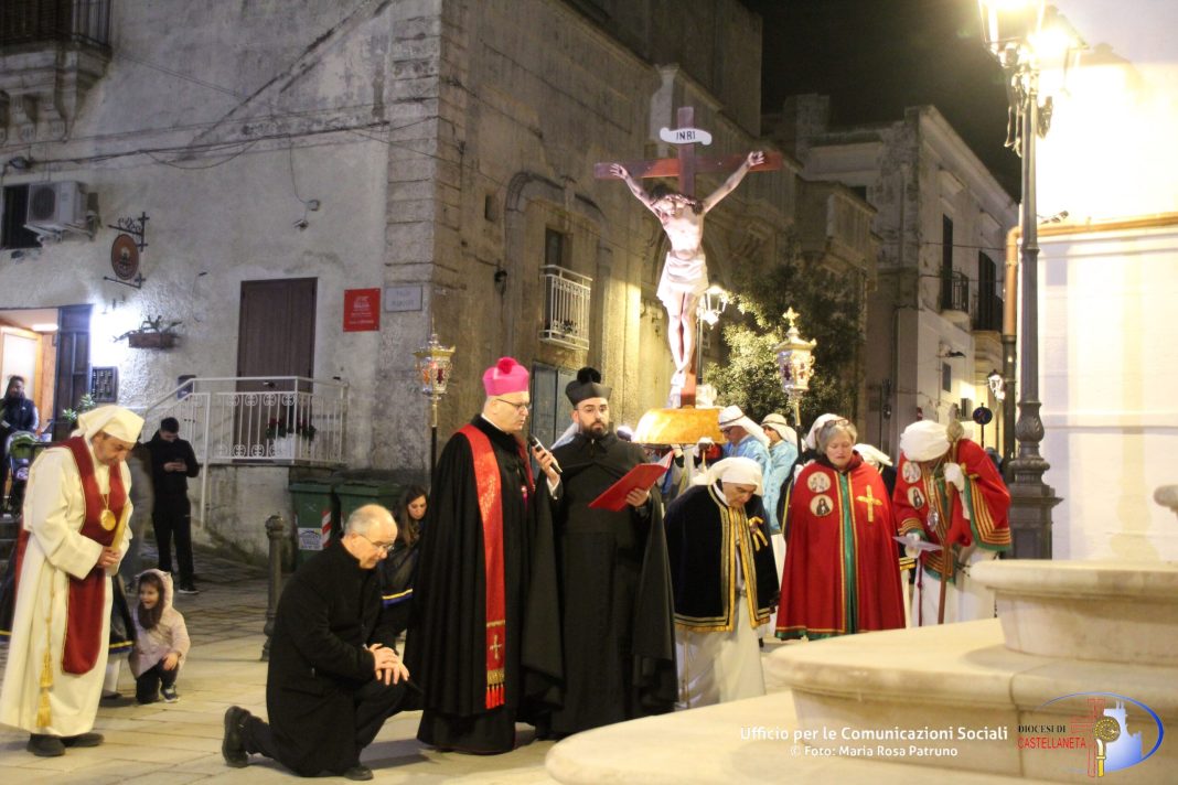 Via Crucis diocesana delle Confraternite a Ginosa