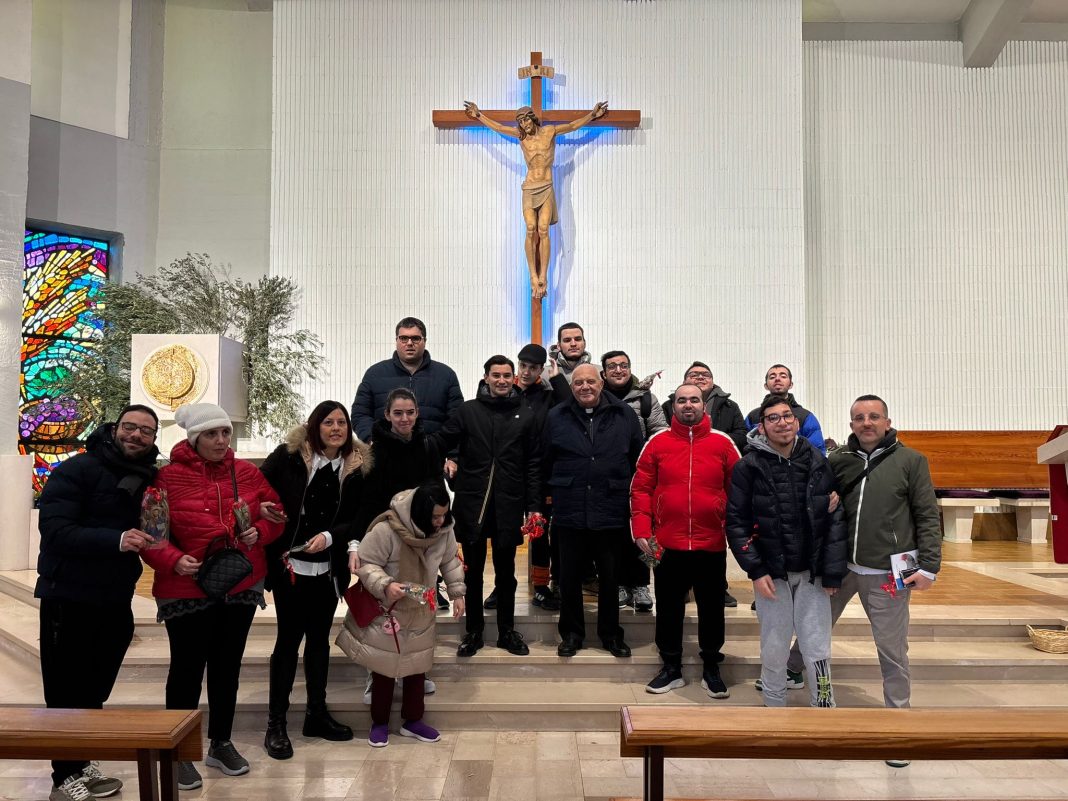 Mons. Vescovo a Troia in visita ai luoghi di cura Mons. Vescovo a Troia in visita ai luoghi di cura e assistenza