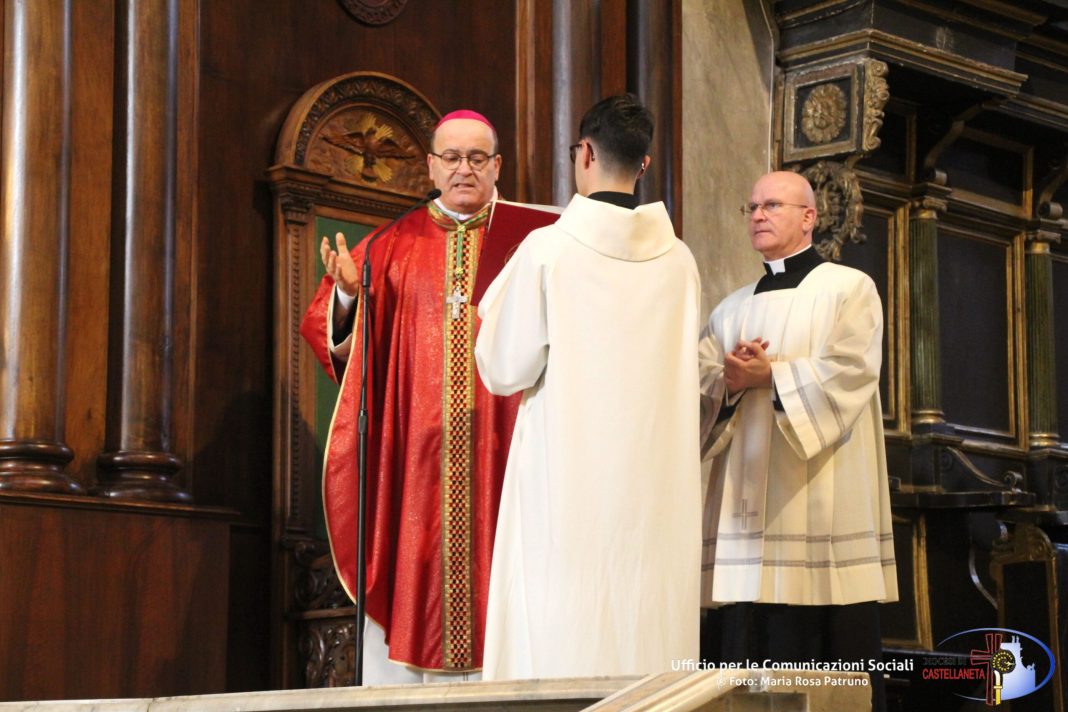 Omelia di Mons. Sabino Iannuzzi durante la Celebrazione della Passione Omelia di Mons. Sabino Iannuzzi durante la Celebrazione della Passione del Signore – Diocesi di Castellaneta
