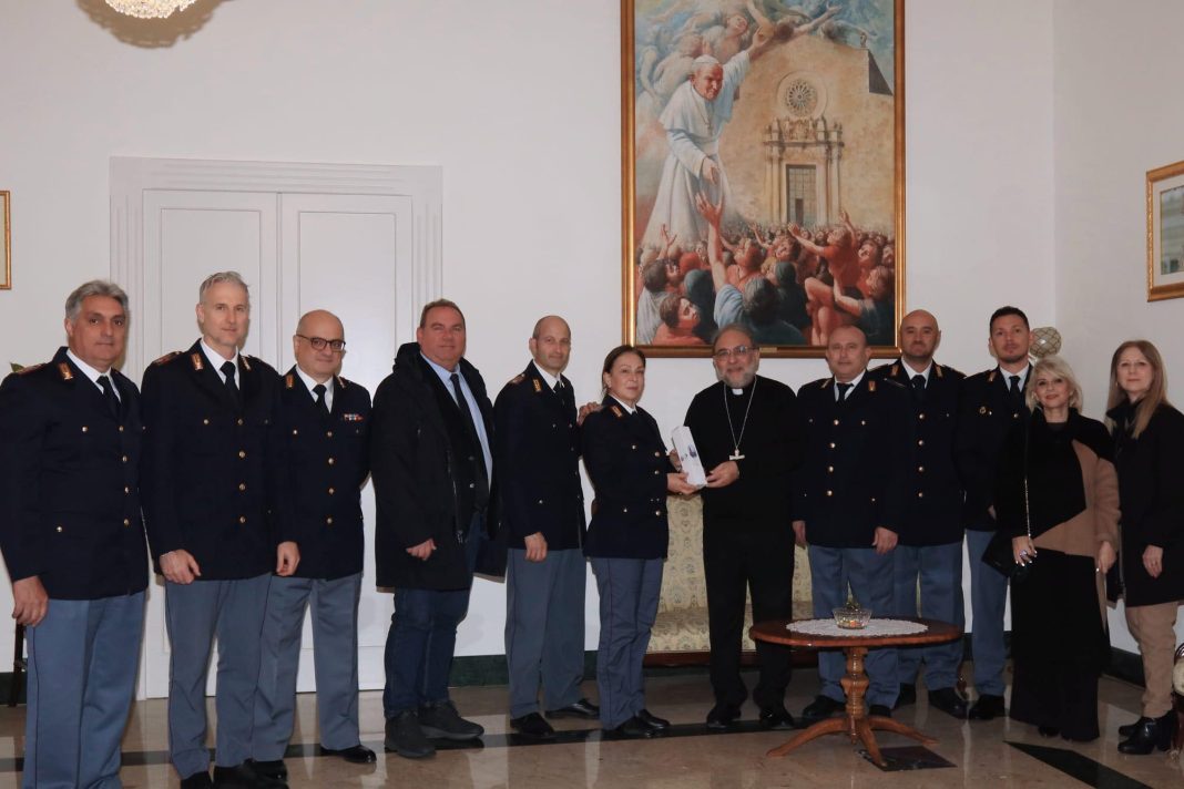 L'olio proveniente dal Giardino della memoria di Capaci in dono all'Arcivescovo