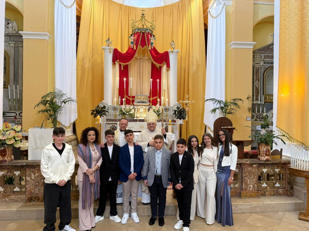 Mons. Vescovo celebra le cresime a Volturino