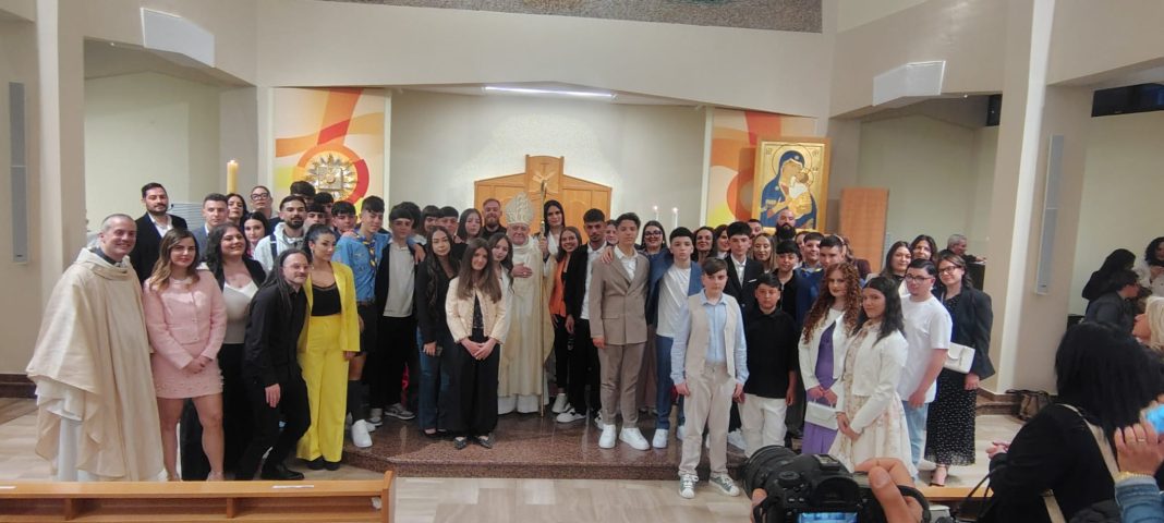 Mons. Vescovo celebra le cresime nella parrocchia di San Pio Mons. Vescovo celebra le cresime nella parrocchia di San Pio X