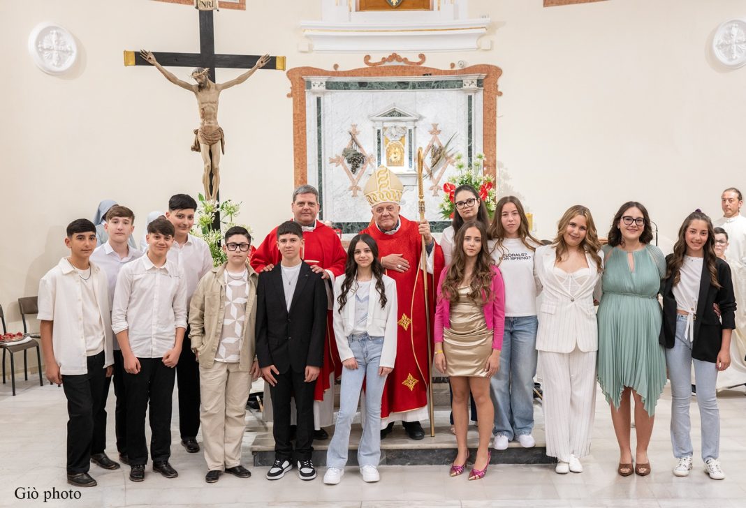 Mons. Vescovo celebra le cresime a S. Giacomo Mons. Vescovo celebra le cresime a S. Giacomo