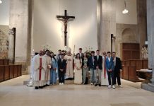 Mons. Vescovo celebra le cresime nella Concattedrale di Troia Mons. Vescovo celebra le cresime nella Concattedrale di Troia
